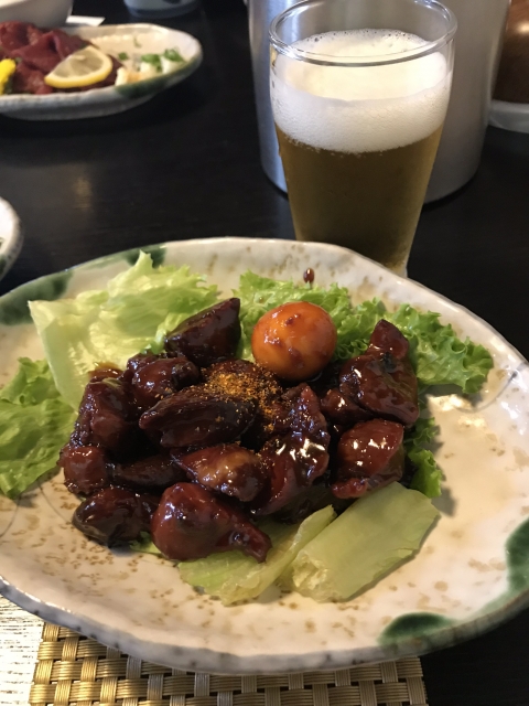 ビールのおつまみに鳥もつ煮