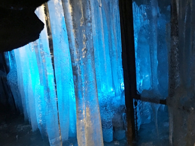 鳴沢氷穴の氷柱