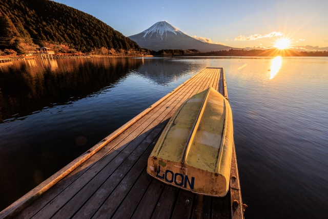 冬の田貫湖と富士山
