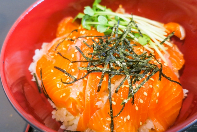 ニジマス丼