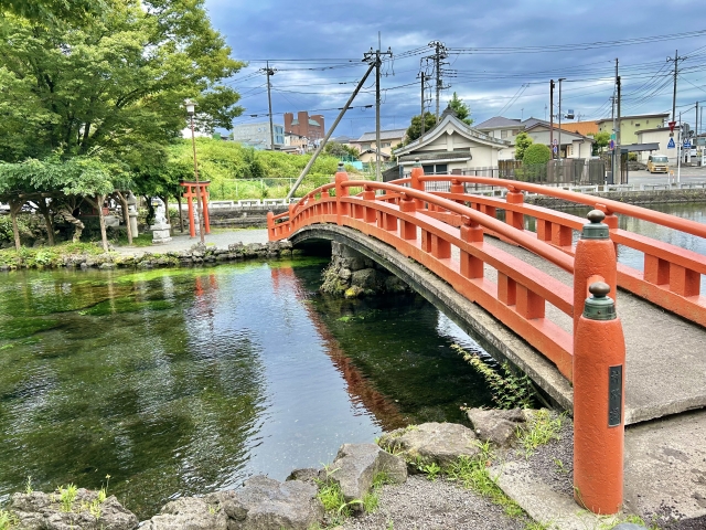 湧玉池の神路橋