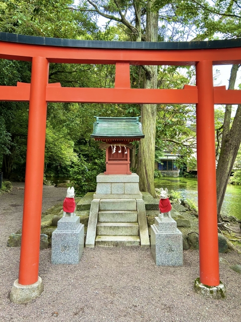 湧玉池の稲荷神社