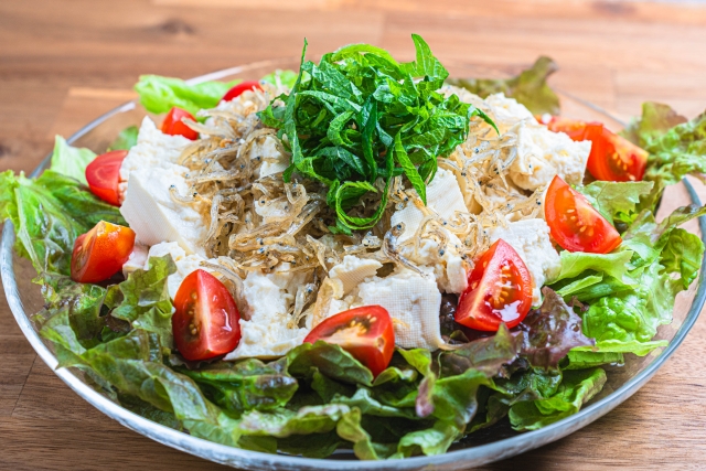 しらす干しを使ったサラダ