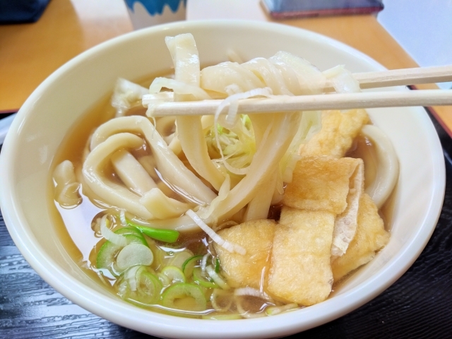 吉田のうどんの極太麺