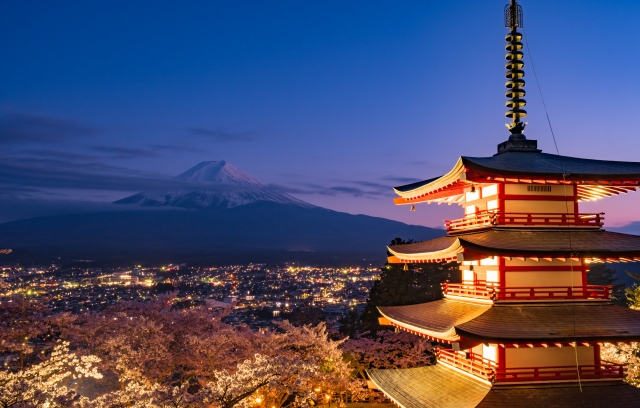 新倉山浅間公園の春の夜景