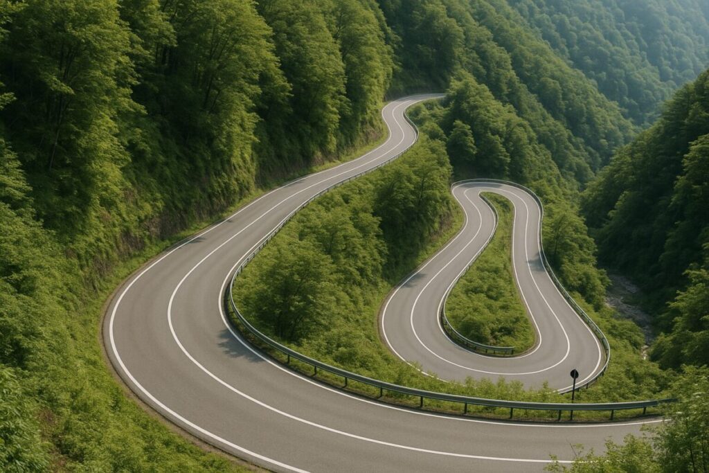 国道358号の山岳道路(イメージ画像)