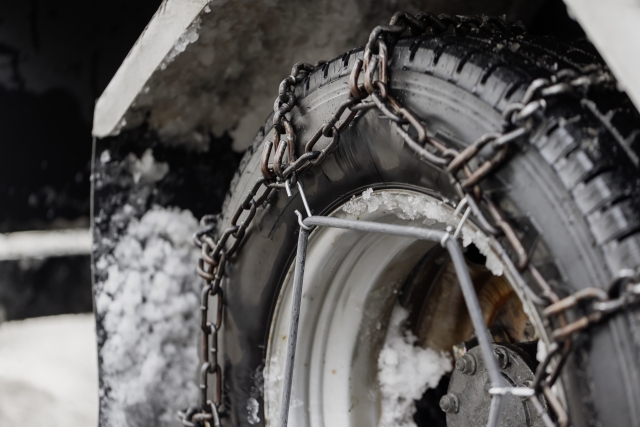 スタッドレスタイヤとチェーンの装着