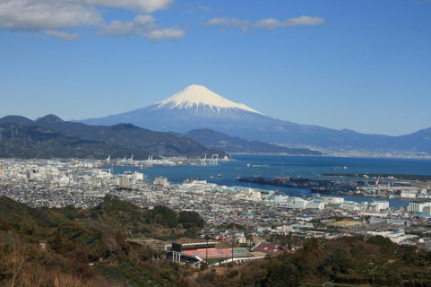 Re: [新聞] 拍日本富士山景闖車道 泰國和台灣客被點名